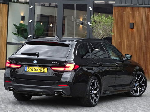 BMW 5 Serie Touring 530e 292PK / M-sport / Morel Audio / ACC / 2022