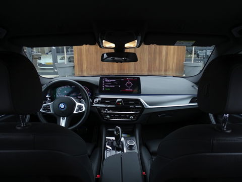 BMW 5 Serie Touring 530e 292PK / M-sport / Morel Audio / ACC / 2022