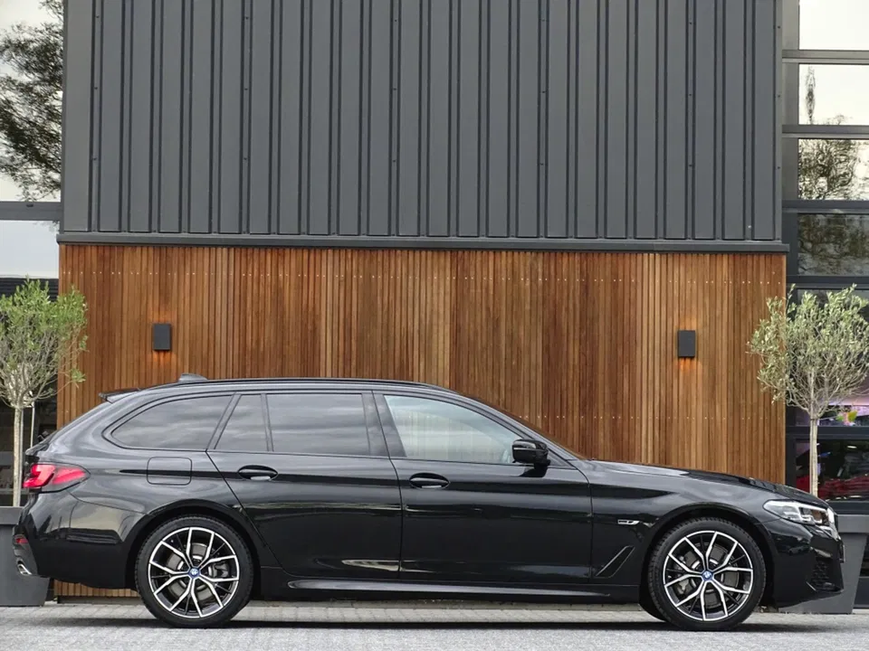 BMW 5 Serie Touring 530e 292PK / M-sport / Morel Audio / ACC / 2022