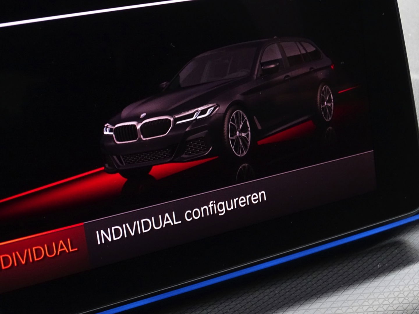 BMW 5 Serie Touring 530e 292PK / M-sport / Morel Audio / ACC / 2022