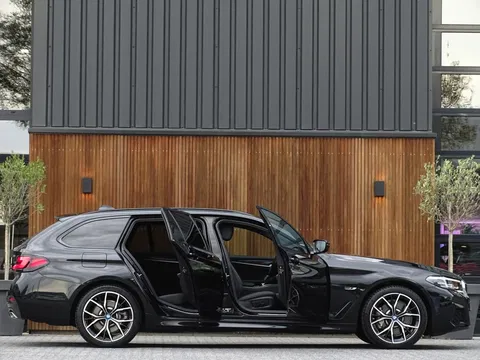 BMW 5 Serie Touring 530e 292PK / M-sport / Morel Audio / ACC / 2022
