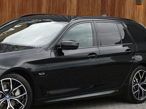 BMW 5 Serie Touring 530e 292PK / M-sport / Morel Audio / ACC / 2022