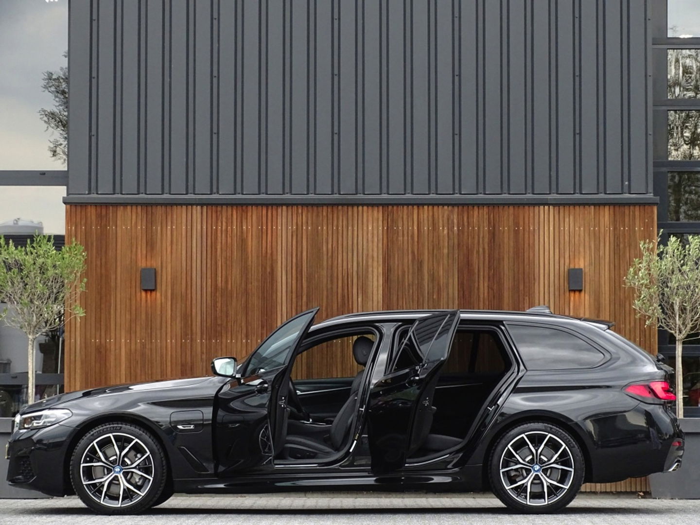 BMW 5 Serie Touring 530e 292PK / M-sport / Morel Audio / ACC / 2022