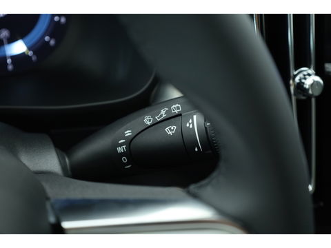 Volvo XC40 2.0 B3 Plus Dark | ACC | elek. stoelen | camera | 4x stoel + stuurvew. |