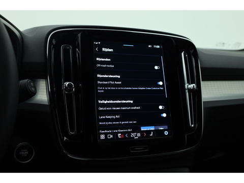 Volvo XC40 2.0 B3 Plus Dark | ACC | elek. stoelen | camera | 4x stoel + stuurvew. |