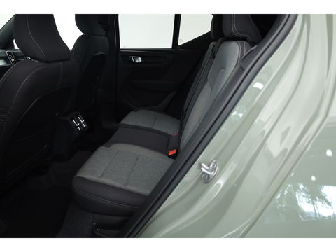 Volvo XC40 2.0 B3 Plus Dark | ACC | elek. stoelen | camera | 4x stoel + stuurvew. |