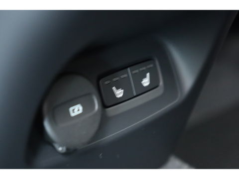 Volvo XC40 2.0 B3 Plus Dark | ACC | elek. stoelen | camera | 4x stoel + stuurvew. |