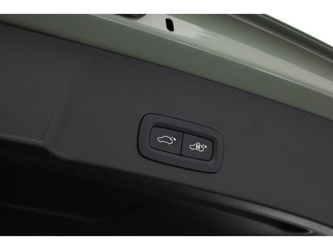Volvo XC40 2.0 B3 Plus Dark | ACC | elek. stoelen | camera | 4x stoel + stuurvew. |