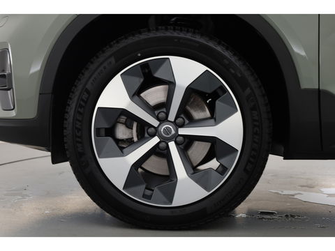 Volvo XC40 2.0 B3 Plus Dark | ACC | elek. stoelen | camera | 4x stoel + stuurvew. |