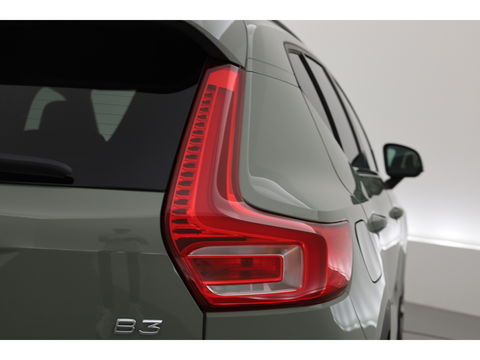 Volvo XC40 2.0 B3 Plus Dark | ACC | elek. stoelen | camera | 4x stoel + stuurvew. |