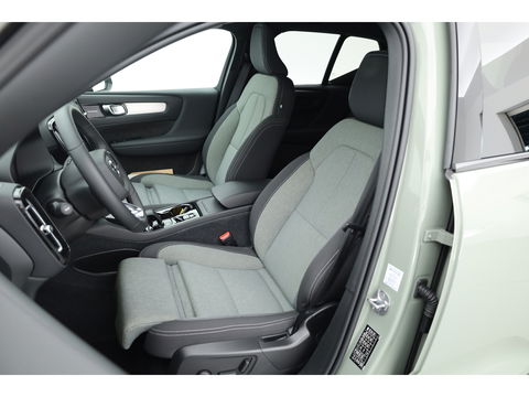 Volvo XC40 2.0 B3 Plus Dark | ACC | elek. stoelen | camera | 4x stoel + stuurvew. |