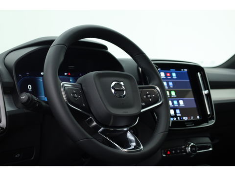 Volvo XC40 2.0 B3 Plus Dark | ACC | elek. stoelen | camera | 4x stoel + stuurvew. |