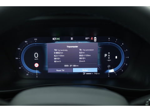 Volvo XC40 2.0 B3 Plus Dark | ACC | elek. stoelen | camera | 4x stoel + stuurvew. |