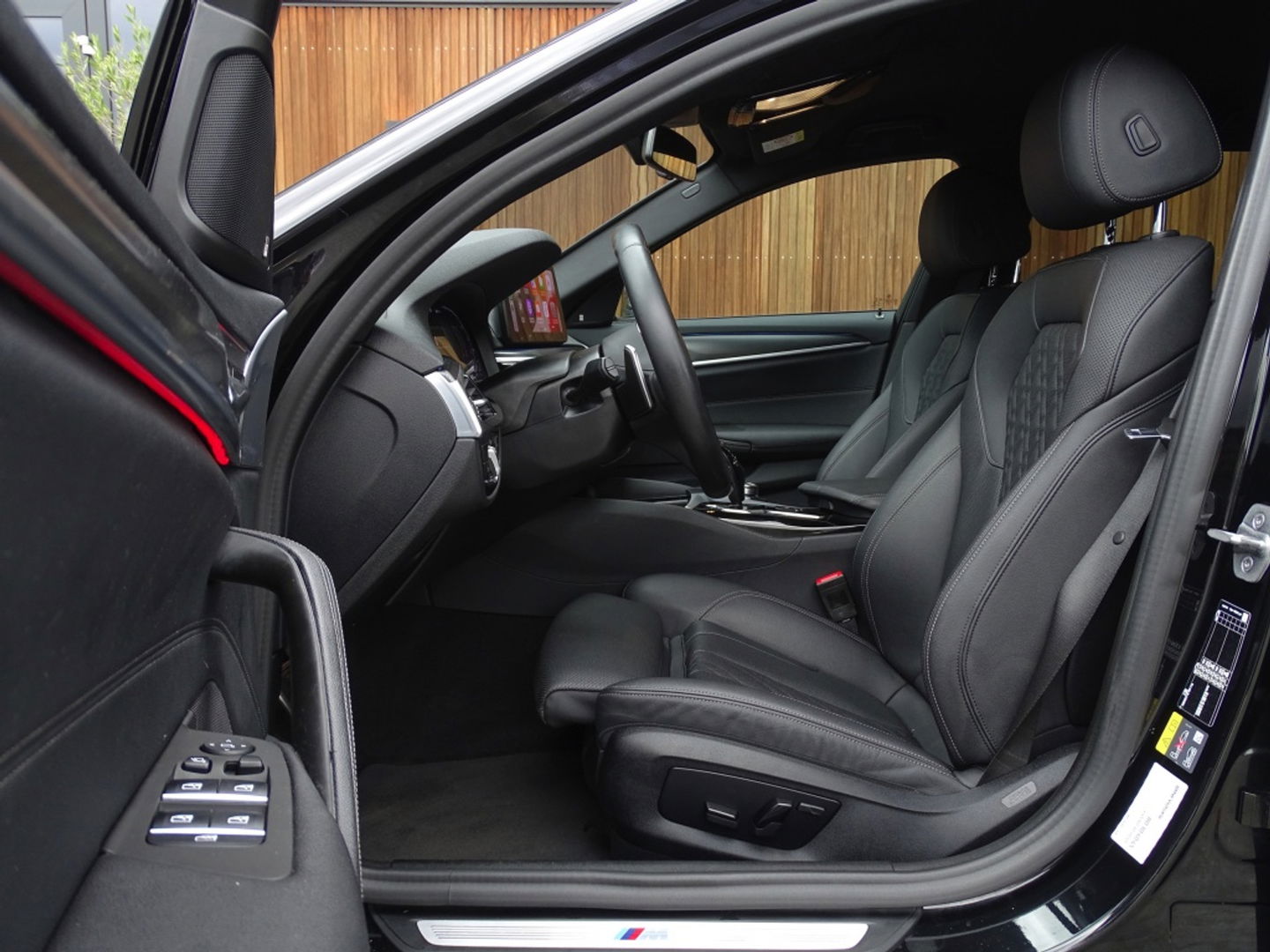 BMW 5 Serie Touring 530e 292PK / M-sport / Morel Audio / ACC / 2022