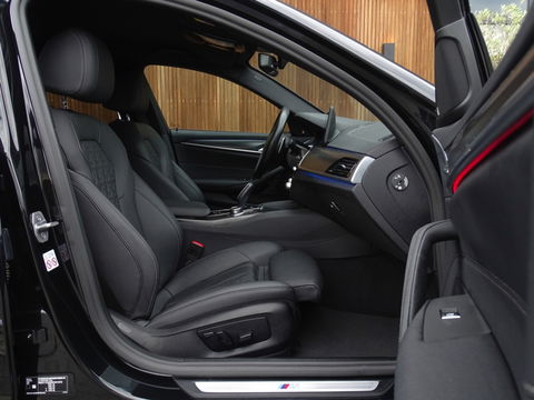 BMW 5 Serie Touring 530e 292PK / M-sport / Morel Audio / ACC / 2022