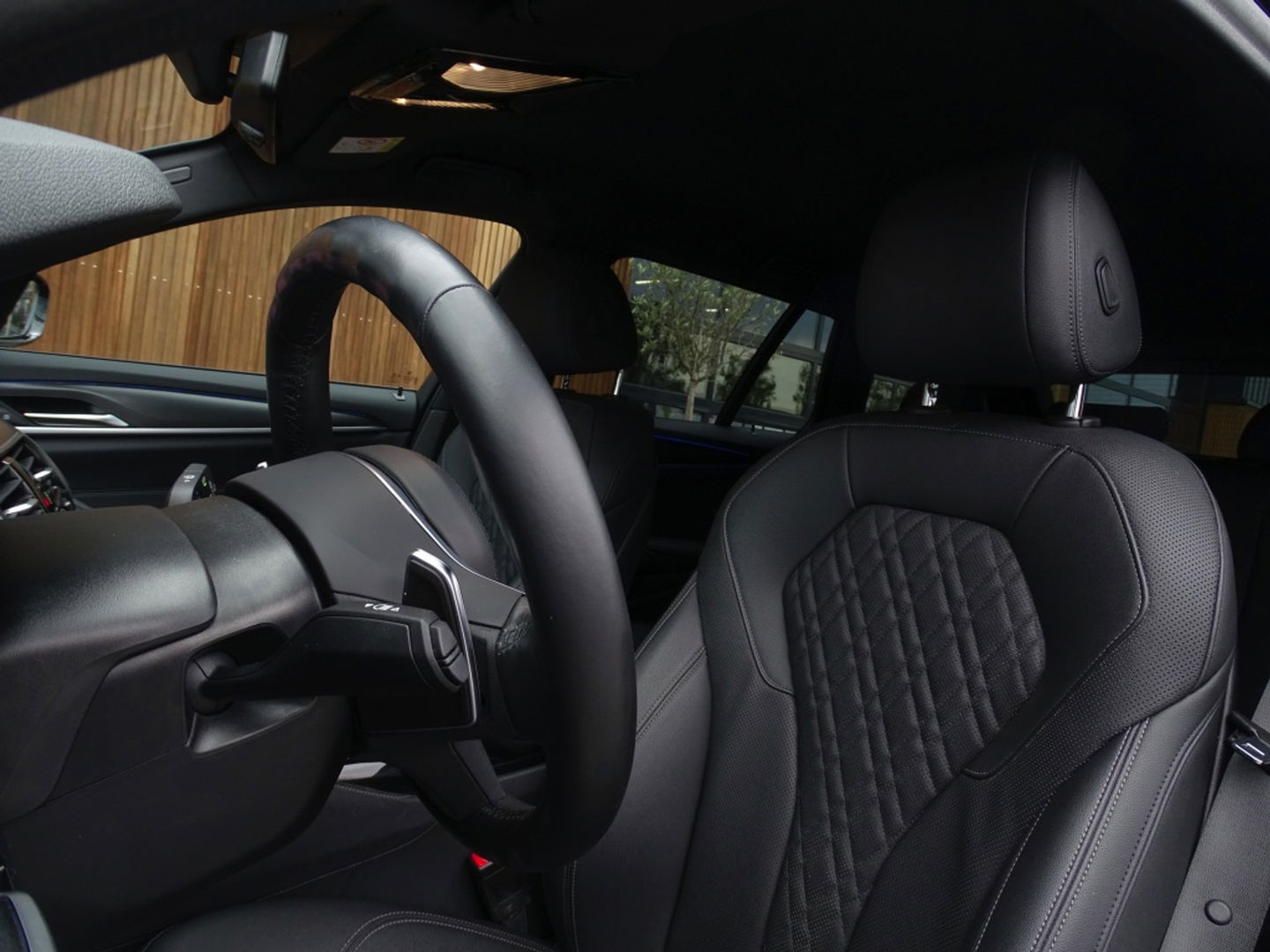 BMW 5 Serie Touring 530e 292PK / M-sport / Morel Audio / ACC / 2022