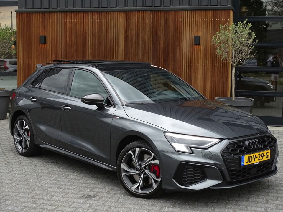 Audi A3 Sportback 45 TFSIe 245PK Competition / S3 Edit. / Pano / Matrix / B&O / Ca