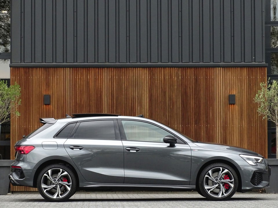 Audi A3 Sportback 45 TFSIe 245PK Competition / S3 Edit. / Pano / Matrix / B&O / Ca