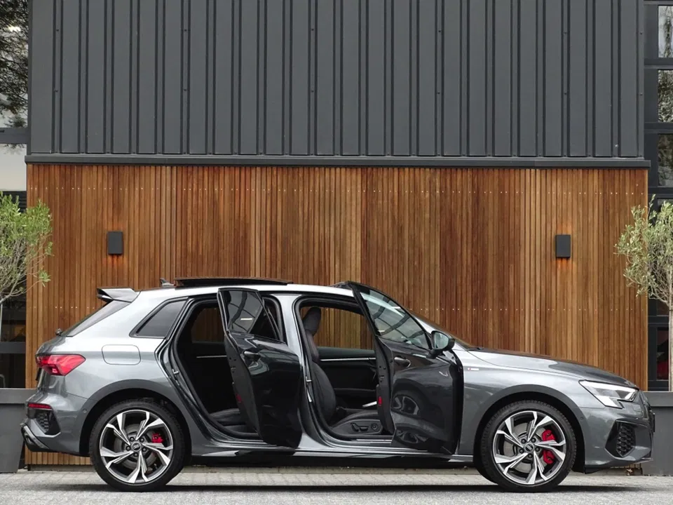 Audi A3 Sportback 45 TFSIe 245PK Competition / S3 Edit. / Pano / Matrix / B&O / Ca