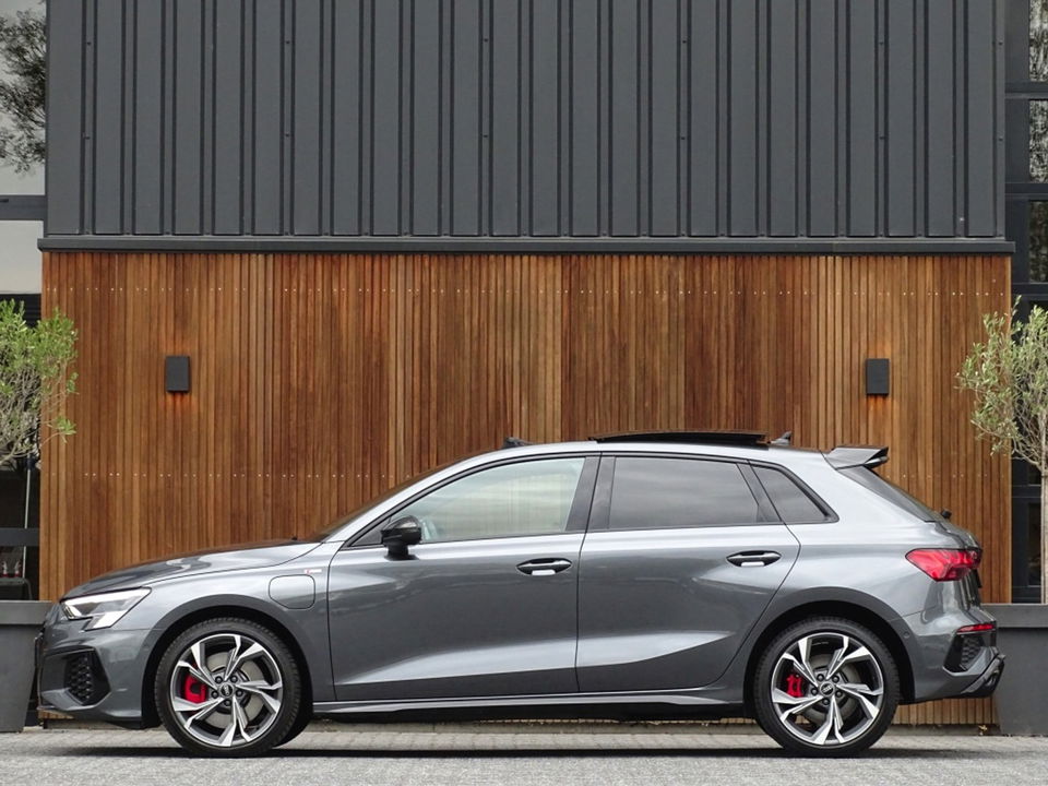 Audi A3 Sportback 45 TFSIe 245PK Competition / S3 Edit. / Pano / Matrix / B&O / Ca
