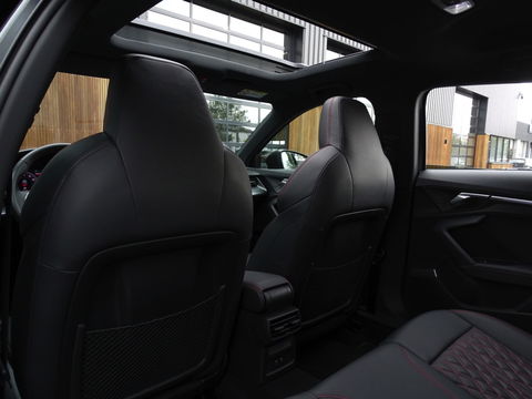 Audi A3 Sportback 45 TFSIe 245PK Competition / S3 Edit. / Pano / Matrix / B&O / Ca