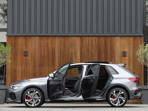 Audi A3 Sportback 45 TFSIe 245PK Competition / S3 Edit. / Pano / Matrix / B&O / Ca