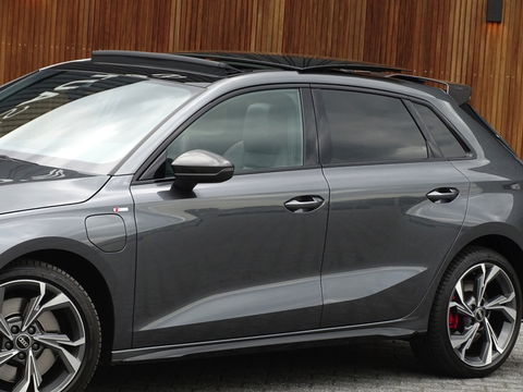 Audi A3 Sportback 45 TFSIe 245PK Competition / S3 Edit. / Pano / Matrix / B&O / Ca