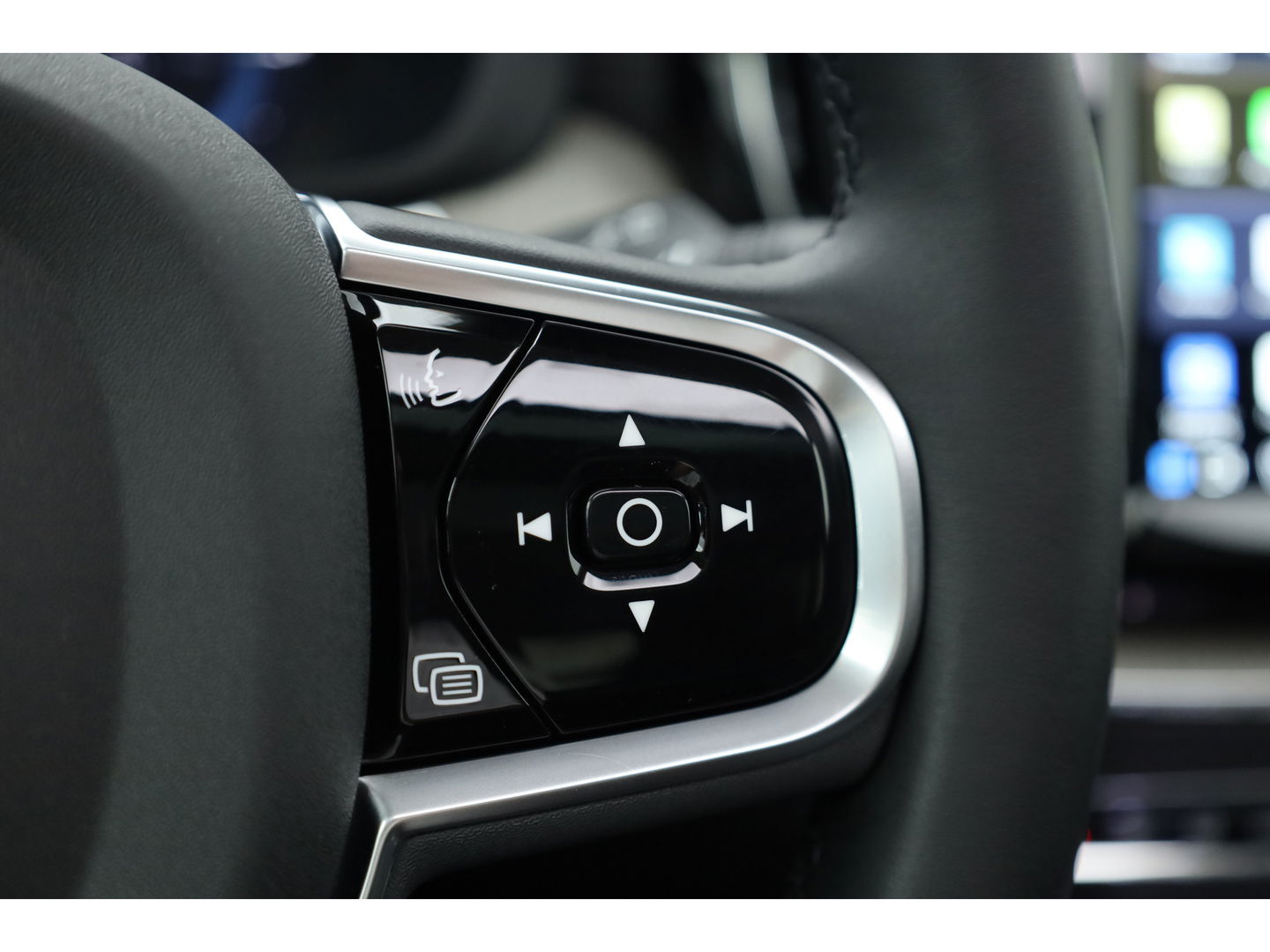 Volvo XC60 2.0 T8 Plug-in hybrid AWD Ultra Dark | Full option | Luchtvering | Trekhaak | Massage | B&W Audio | 360 camera | Head-up |