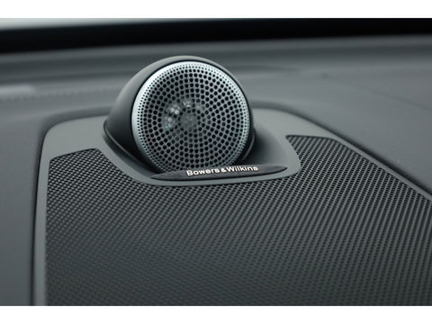 Volvo XC60 2.0 T8 Plug-in hybrid AWD Ultra Dark | Full option | Luchtvering | Trekhaak | Massage | B&W Audio | 360 camera | Head-up |