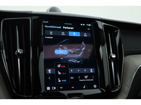 Volvo XC60 2.0 T8 Plug-in hybrid AWD Ultra Dark | Full option | Luchtvering | Trekhaak | Massage | B&W Audio | 360 camera | Head-up |