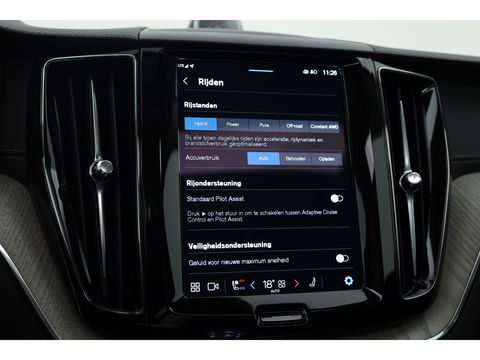 Volvo XC60 2.0 T8 Plug-in hybrid AWD Ultra Dark | Full option | Luchtvering | Trekhaak | Massage | B&W Audio | 360 camera | Head-up |
