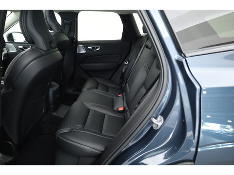 Volvo XC60 2.0 T8 Plug-in hybrid AWD Ultra Dark | Full option | Luchtvering | Trekhaak | Massage | B&W Audio | 360 camera | Head-up |