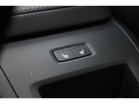 Volvo XC60 2.0 T8 Plug-in hybrid AWD Ultra Dark | Full option | Luchtvering | Trekhaak | Massage | B&W Audio | 360 camera | Head-up |