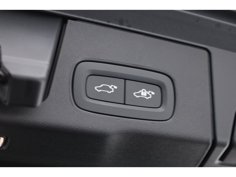 Volvo XC60 2.0 T8 Plug-in hybrid AWD Ultra Dark | Full option | Luchtvering | Trekhaak | Massage | B&W Audio | 360 camera | Head-up |