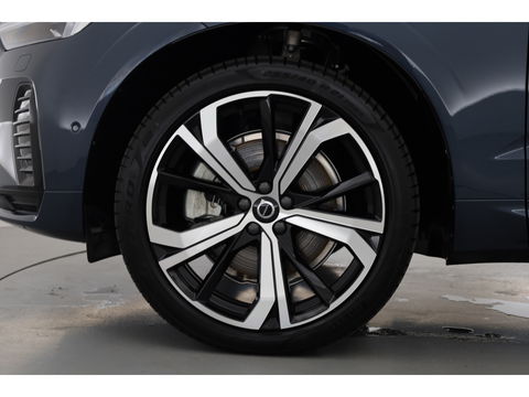 Volvo XC60 2.0 T8 Plug-in hybrid AWD Ultra Dark | Full option | Luchtvering | Trekhaak | Massage | B&W Audio | 360 camera | Head-up |