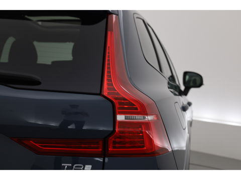 Volvo XC60 2.0 T8 Plug-in hybrid AWD Ultra Dark | Full option | Luchtvering | Trekhaak | Massage | B&W Audio | 360 camera | Head-up |