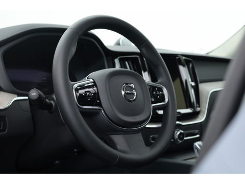 Volvo XC60 2.0 T8 Plug-in hybrid AWD Ultra Dark | Full option | Luchtvering | Trekhaak | Massage | B&W Audio | 360 camera | Head-up |