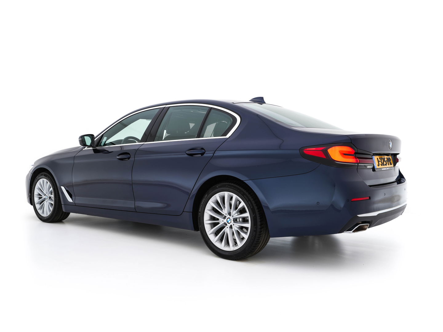 BMW 5 Serie 540i xDrive High Executive Edition (INCL-BTW ) Aut.*PANO | LUXURY-LEATHER | LASER-LIGHT | BOWERS&WILKINS-AUDIO | MEMORY-PACK | HEATED/COOLED-COMFORTSEATS | DIGI-COCKPIT | NAVI-FULLMAP | SHIFT-PADDLES | CRUISE | 18''ALU*
