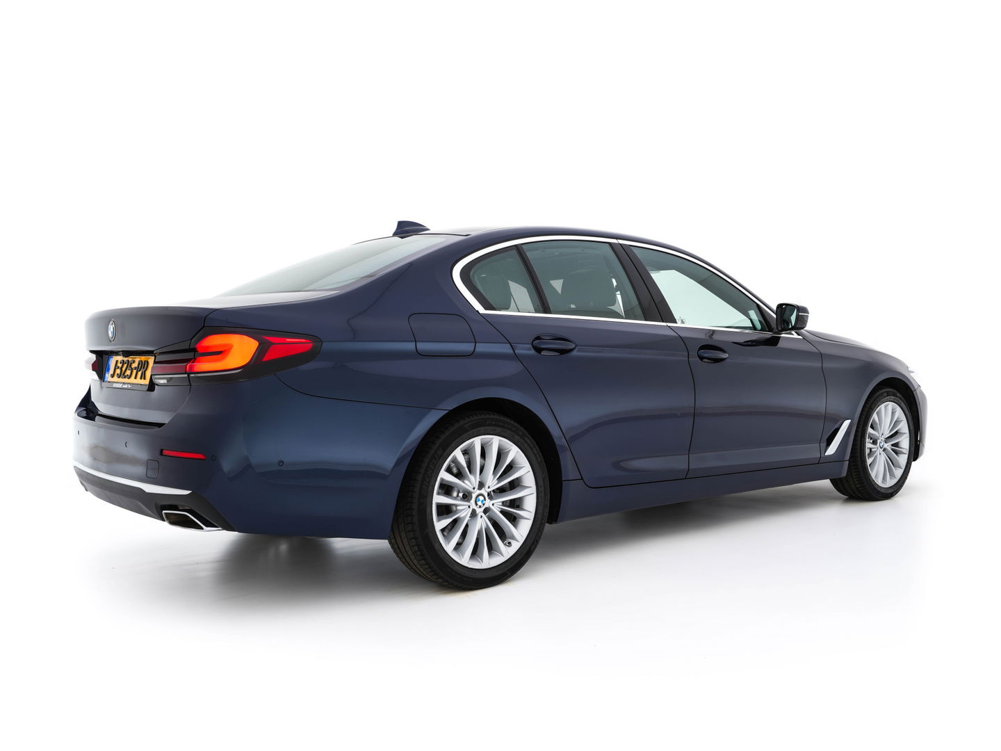 BMW 5 Serie 540i xDrive High Executive Edition (INCL-BTW ) Aut.*PANO | LUXURY-LEATHER | LASER-LIGHT | BOWERS&WILKINS-AUDIO | MEMORY-PACK | HEATED/COOLED-COMFORTSEATS | DIGI-COCKPIT | NAVI-FULLMAP | SHIFT-PADDLES | CRUISE | 18''ALU*