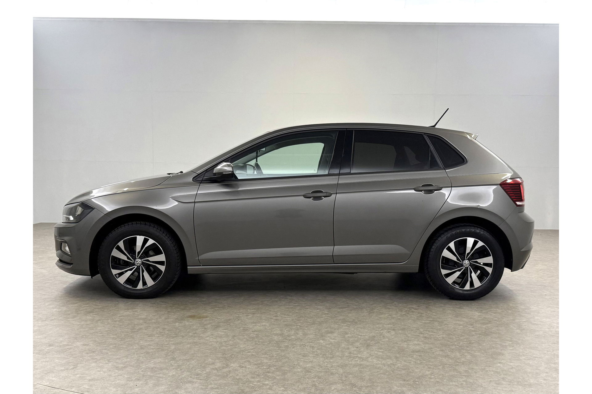 Volkswagen Polo 1.0 TSI Comfortline ACC LED Carplay Clima Navigatie 15''LMV
