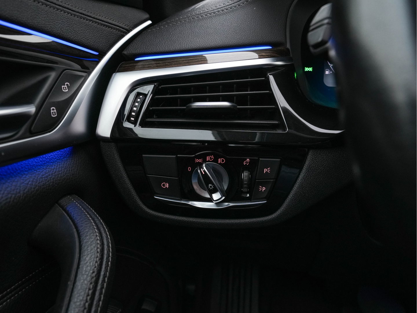 BMW 5 Serie 540i xDrive High Executive Edition (INCL-BTW ) Aut.*PANO | LUXURY-LEATHER | LASER-LIGHT | BOWERS&WILKINS-AUDIO | MEMORY-PACK | HEATED/COOLED-COMFORTSEATS | DIGI-COCKPIT | NAVI-FULLMAP | SHIFT-PADDLES | CRUISE | 18''ALU*