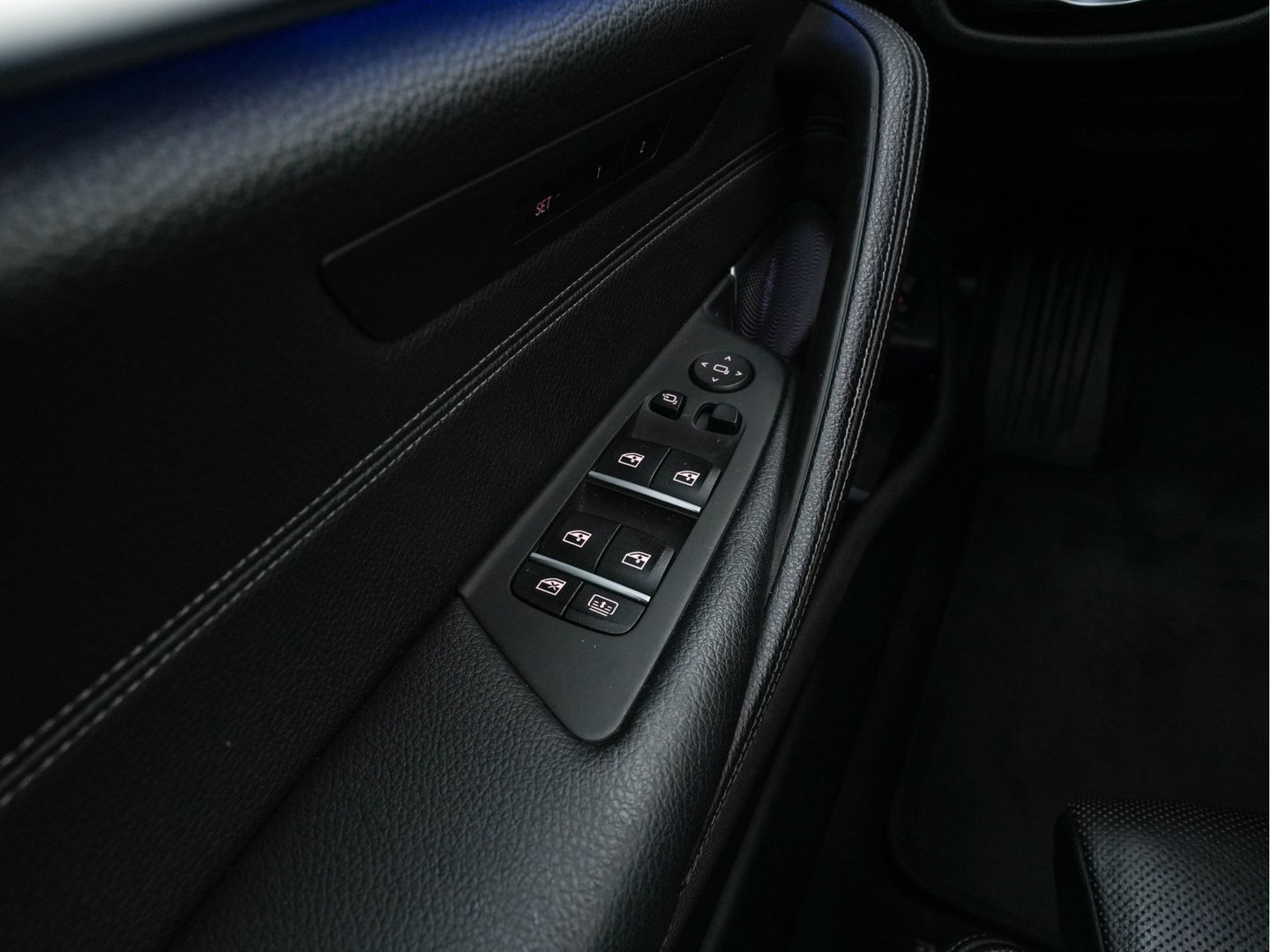 BMW 5 Serie 540i xDrive High Executive Edition (INCL-BTW ) Aut.*PANO | LUXURY-LEATHER | LASER-LIGHT | BOWERS&WILKINS-AUDIO | MEMORY-PACK | HEATED/COOLED-COMFORTSEATS | DIGI-COCKPIT | NAVI-FULLMAP | SHIFT-PADDLES | CRUISE | 18''ALU*