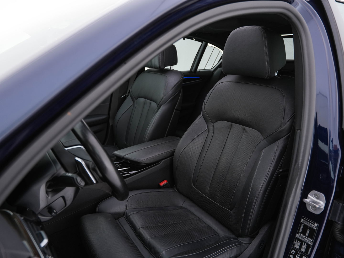 BMW 5 Serie 540i xDrive High Executive Edition (INCL-BTW ) Aut.*PANO | LUXURY-LEATHER | LASER-LIGHT | BOWERS&WILKINS-AUDIO | MEMORY-PACK | HEATED/COOLED-COMFORTSEATS | DIGI-COCKPIT | NAVI-FULLMAP | SHIFT-PADDLES | CRUISE | 18''ALU*