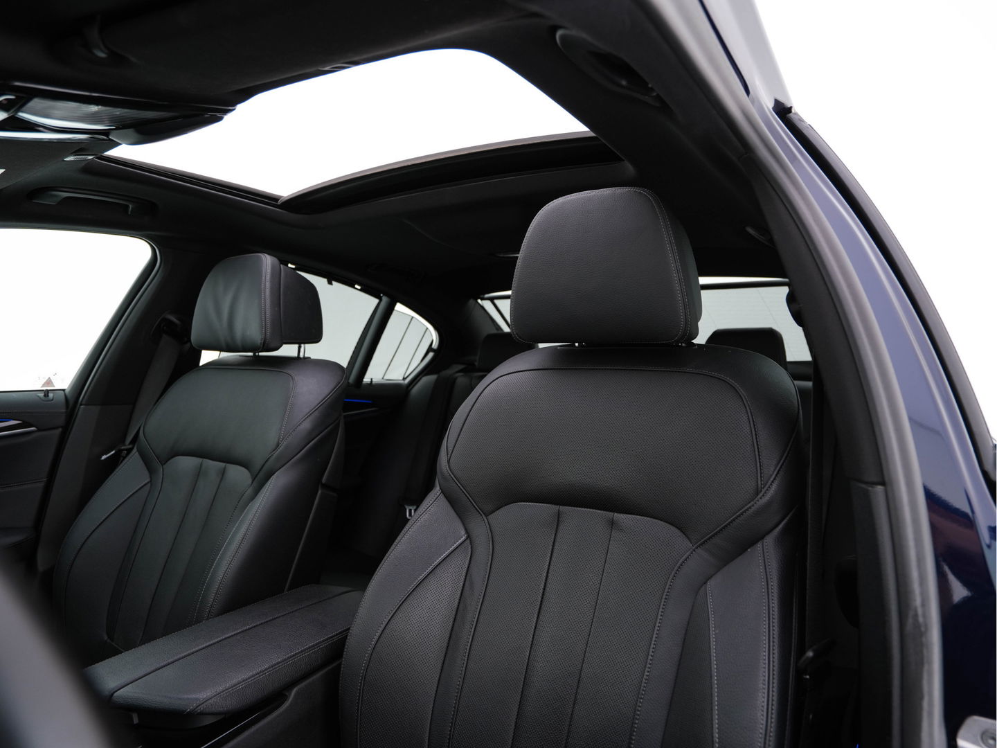 BMW 5 Serie 540i xDrive High Executive Edition (INCL-BTW ) Aut.*PANO | LUXURY-LEATHER | LASER-LIGHT | BOWERS&WILKINS-AUDIO | MEMORY-PACK | HEATED/COOLED-COMFORTSEATS | DIGI-COCKPIT | NAVI-FULLMAP | SHIFT-PADDLES | CRUISE | 18''ALU*