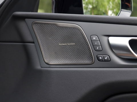 Volvo XC60 T8 Plug-in hybrid AWD Plus Dark 455PK | Harman Kardon | 22'' | 360 Cam | Winterpakket
