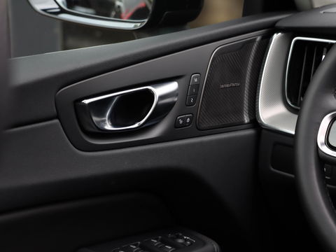 Volvo XC60 T8 Plug-in hybrid AWD Plus Dark 455PK | Harman Kardon | 22'' | 360 Cam | Winterpakket