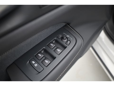 Volvo V60 2.0 T8 Plug-in hybrid AWD Polestar Engineered | Öhlins | Pano-dak | B&W audio | 20 inch | Head-up |Trekhaak |