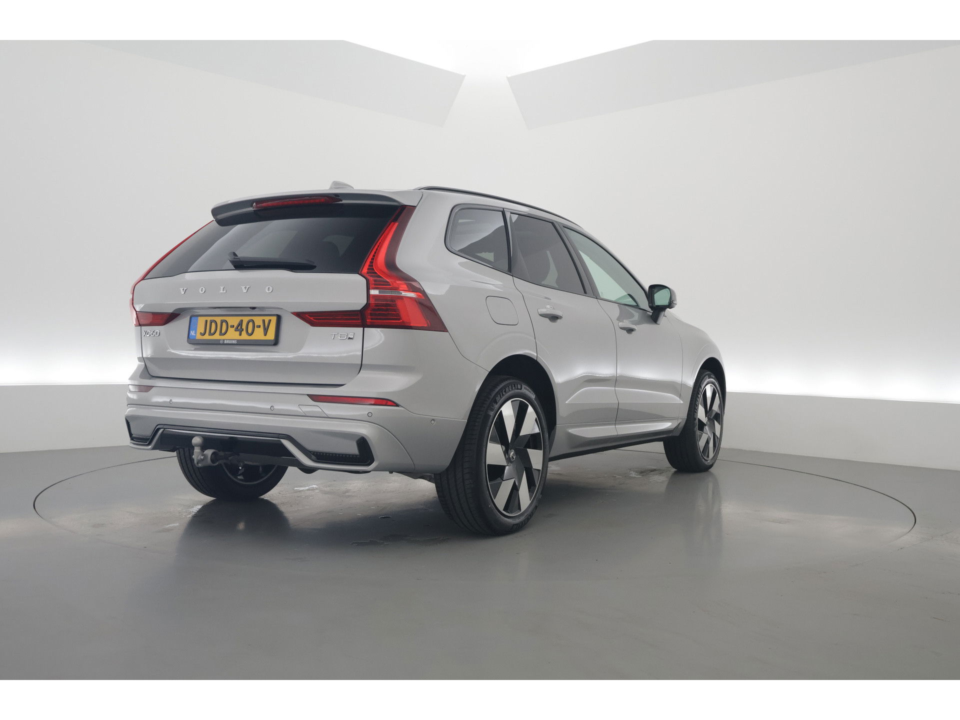 Volvo XC60 2.0 T8 Plug-in hybrid AWD Ultra Dark | Trekhaak | B&W Audio | Massage | Ventilatie | 360 camera