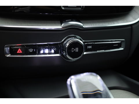 Volvo XC60 2.0 T8 Plug-in hybrid AWD Ultra Dark | Trekhaak | B&W Audio | Massage | Ventilatie | 360 camera