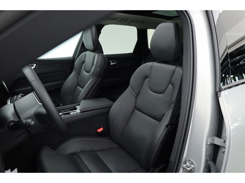 Volvo XC60 2.0 T8 Plug-in hybrid AWD Ultra Dark | Trekhaak | B&W Audio | Massage | Ventilatie | 360 camera